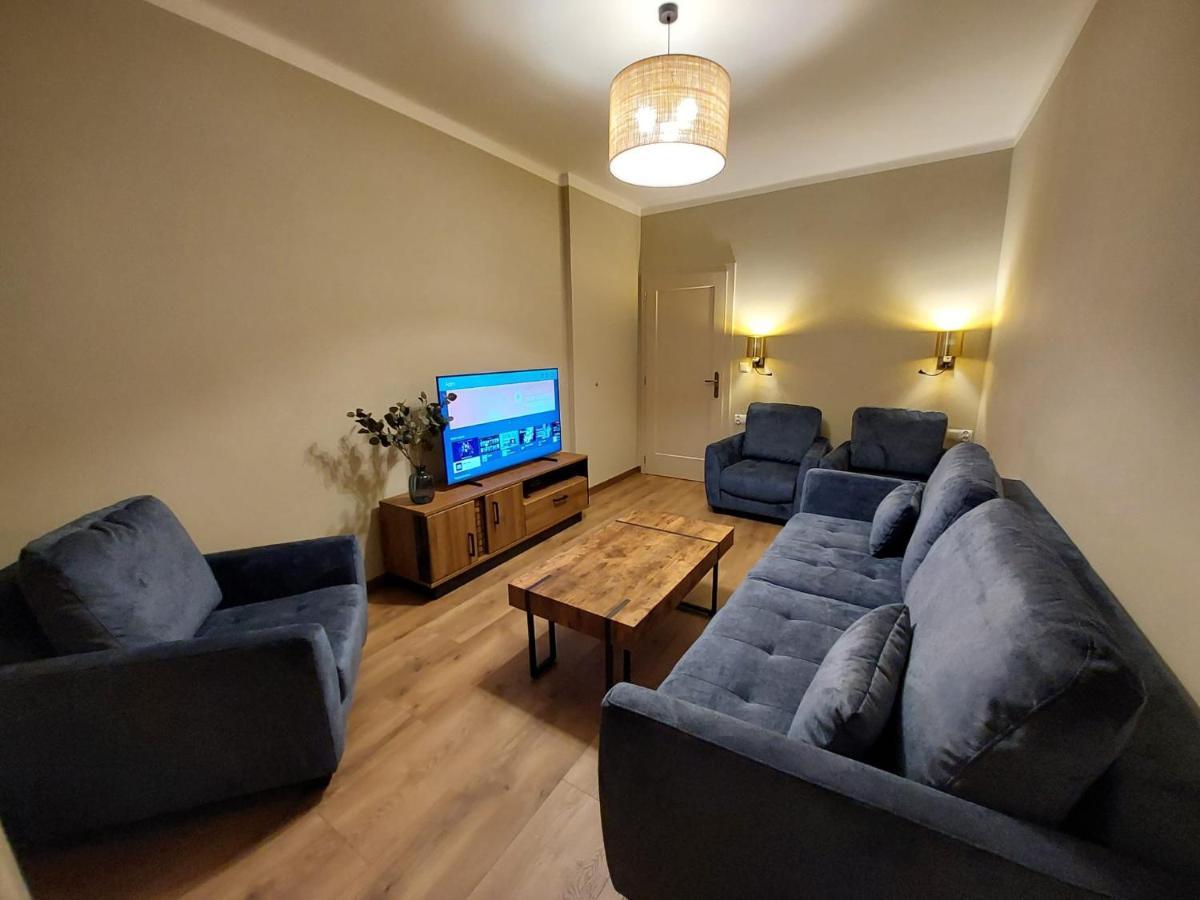 Spacious Two-Bedroom Apartment In The City Center Cracovia Esterno foto