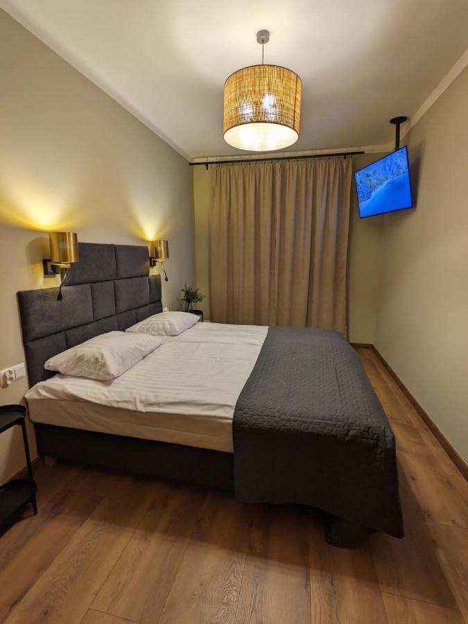 Spacious Two-Bedroom Apartment In The City Center Cracovia Esterno foto