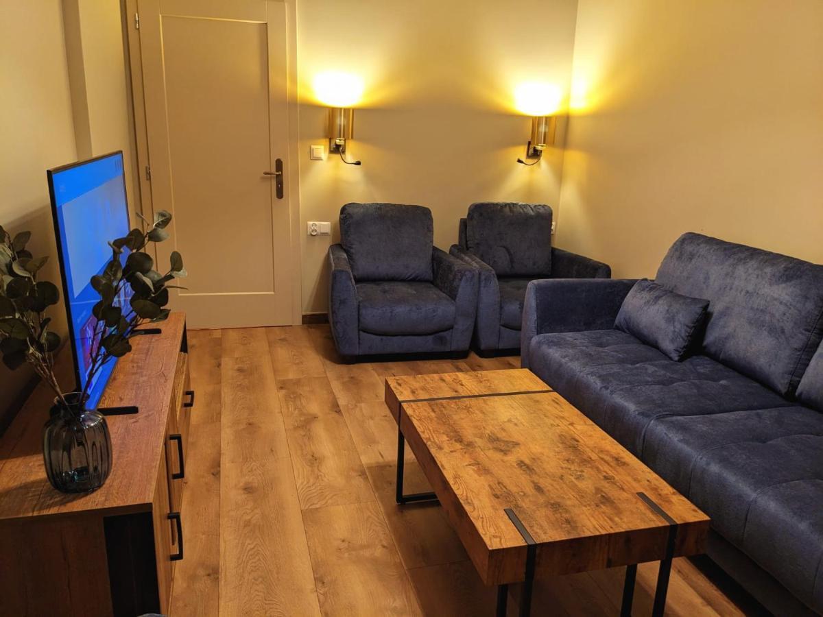 Spacious Two-Bedroom Apartment In The City Center Cracovia Esterno foto