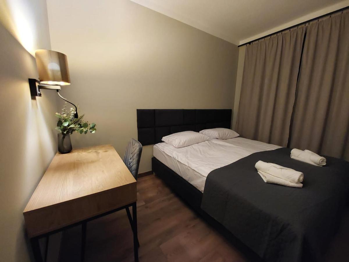 Spacious Two-Bedroom Apartment In The City Center Cracovia Esterno foto