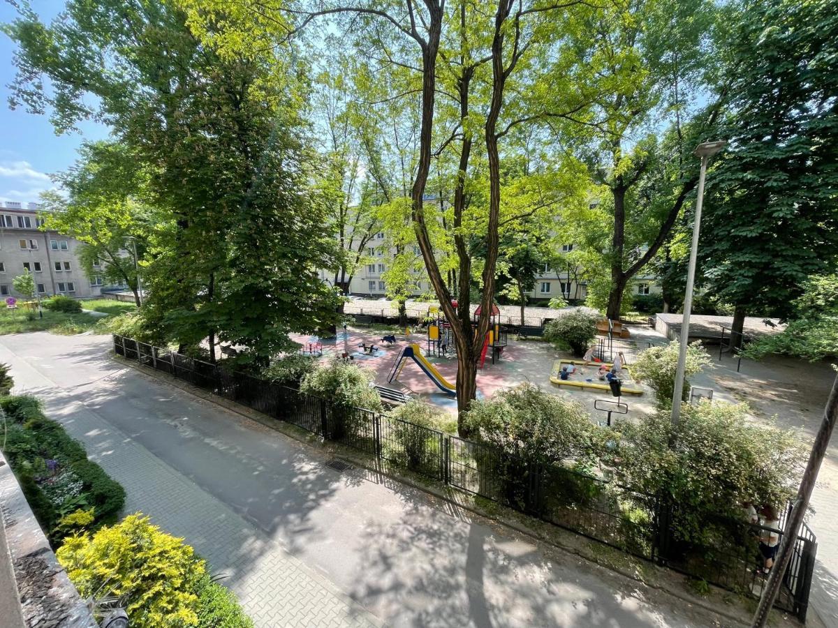 Spacious Two-Bedroom Apartment In The City Center Cracovia Esterno foto